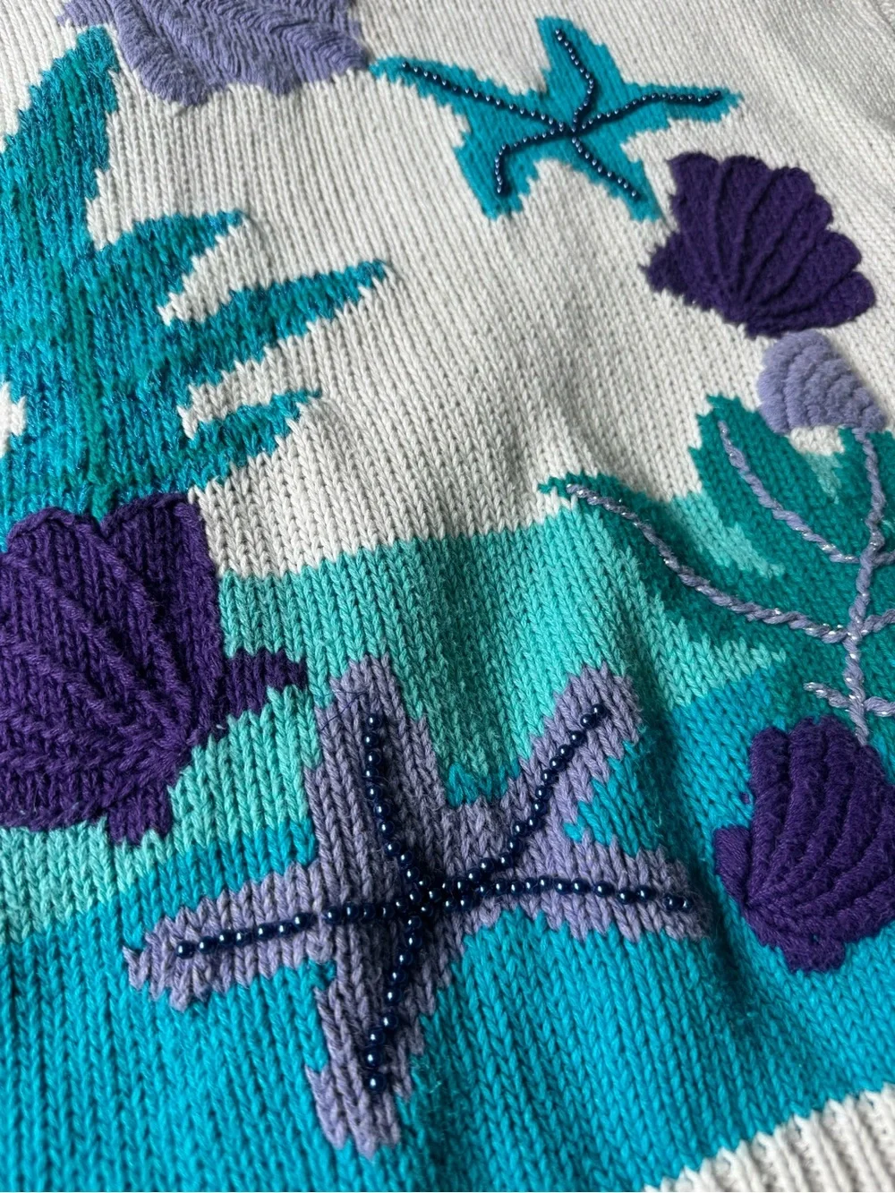 Vintage Short Sleeve Knit Sweater - White with Teal & Purple Shell Motif